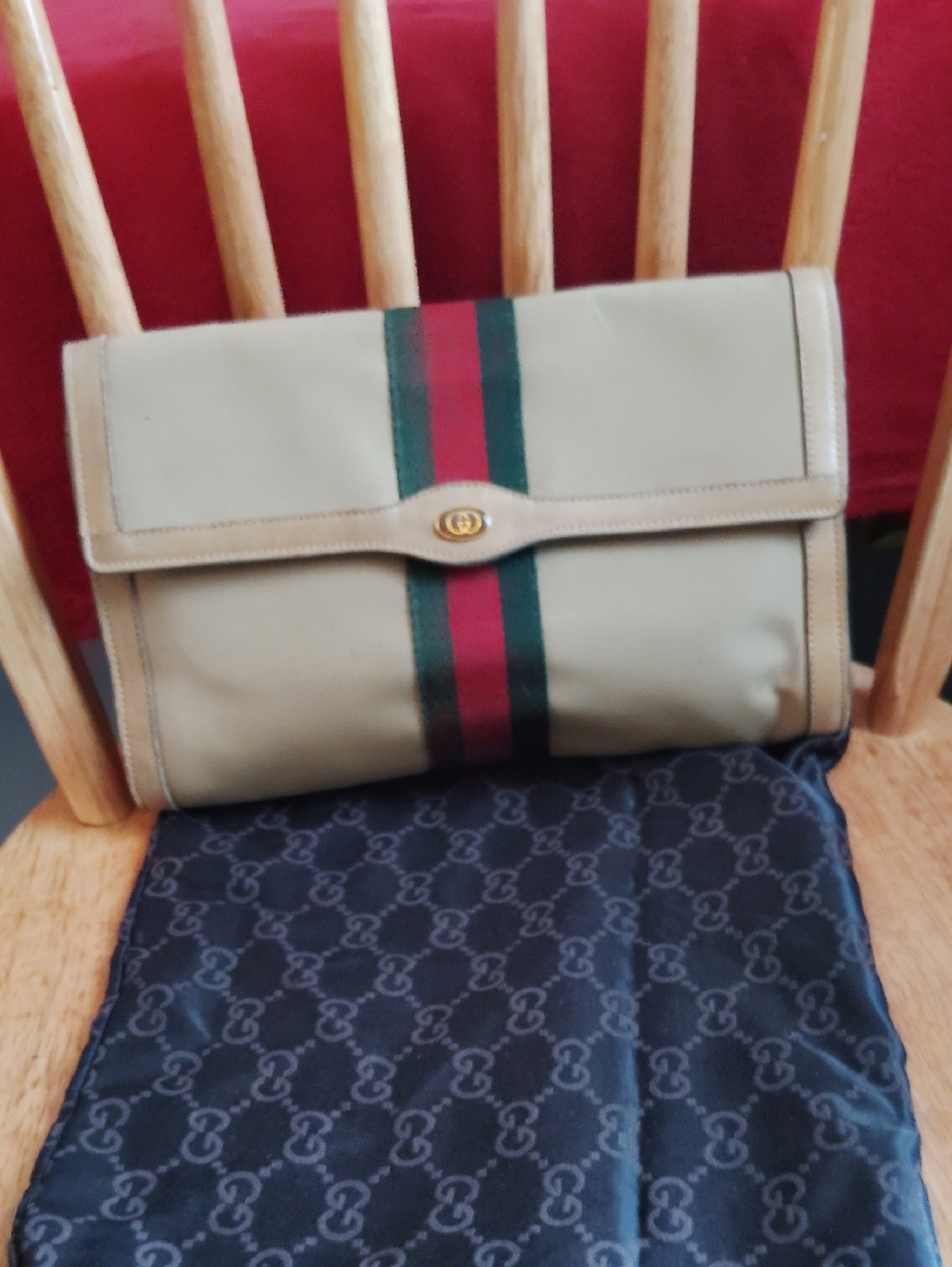 1st Gets 50 Percent Off And Presenr Gucci Beige Clutch with Green and Red Web